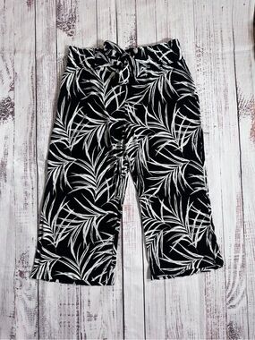 Robert Louis Black & White Cropped Leaf-Print Pants